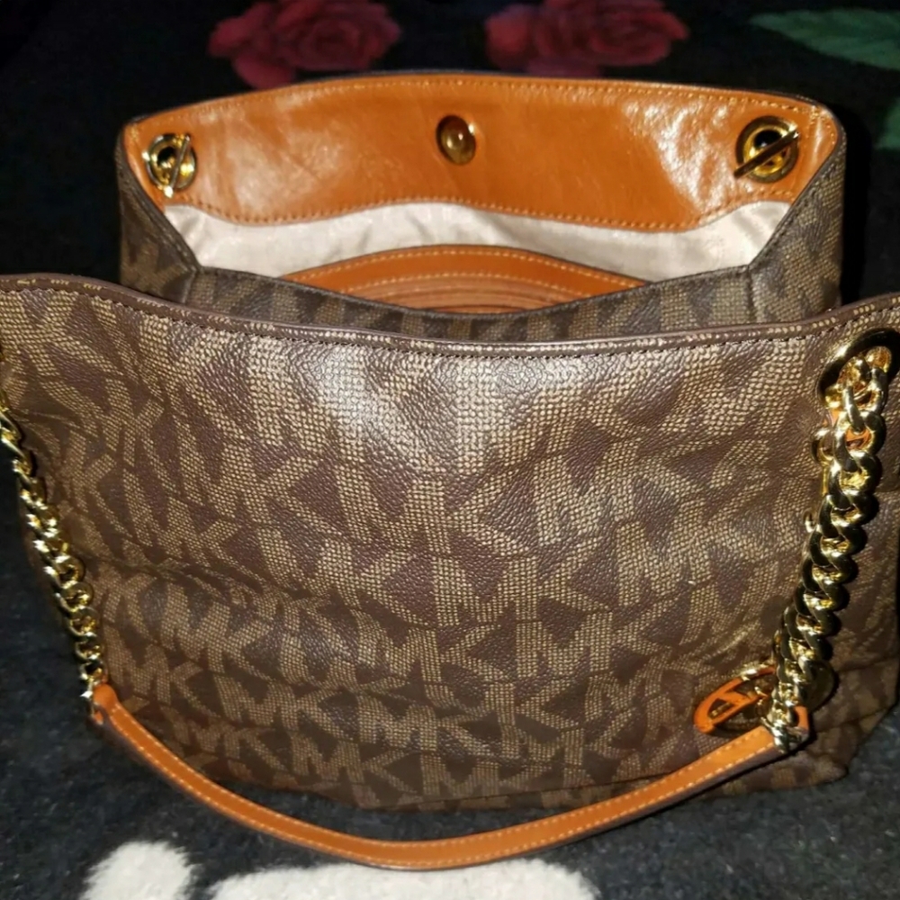Michael Kors purse